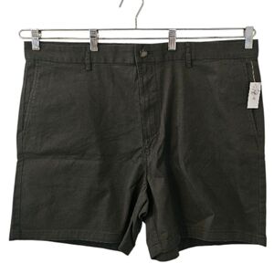 Grey Old Navy Men's Slim Bult-In Flex Rotation Chino Shorts
